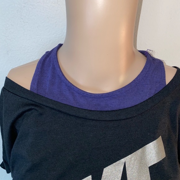 NWT Nike Sportswear Relaxed Fit Logo Swoosh Black Metallic Pewter Gray T-Shirt M - Picture 4 of 9